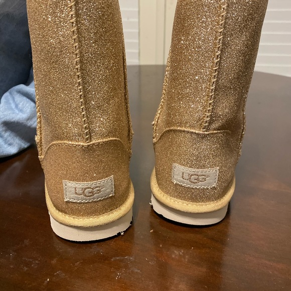 NWT Gold Sparkly Uggs Sz 6 Youth - Picture 4 of 5